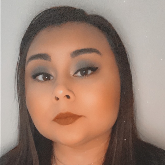 Meet your Posher, Safire - Picture 1 of 1